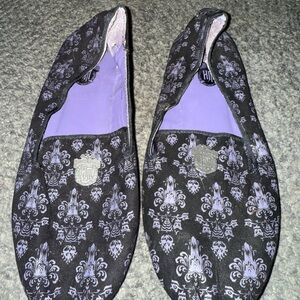 Stylish Disneys Haunted Mansion Black and Purple wallpaper design Women's Shoes